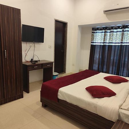 Central Hotel Khajuraho Exterior photo